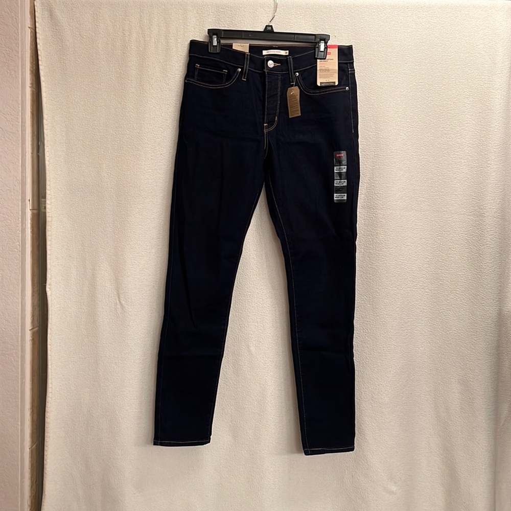 Super Skinny brand new Levi dark wash jeans
